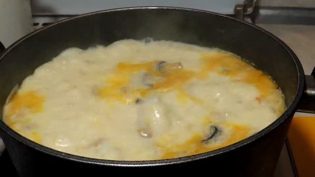 Суп-пюре с копчеными ребрышками, плавленым сыром и шампиньонами смотреть онлайн