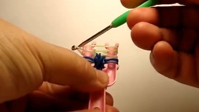 Как плести браслет из резинок на рогатке "Испанское Кружево" (rainbow loom bracelet) смотреть онлайн