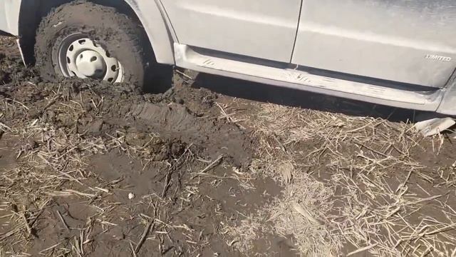 засадил уаз патриот в поле , без трактора ни как смотреть онлайн