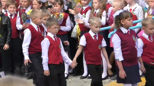 Ксюша идет в первый класс. Школьная линейка. Первый урок. смотреть онлайн
