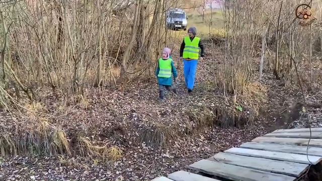 Дети и Машина. Диана, Даня и Милан играют в полицию. Макните