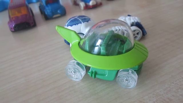 ХОТ ВИЛС РАСПАКОВКА ИГРУШЕК МАШИНКА СКЕЛЕТ И МАШИНКА ЛУНАХОД А ТАКЖЕ МЕЧ МАЙНКРАФТ смотреть онлайн