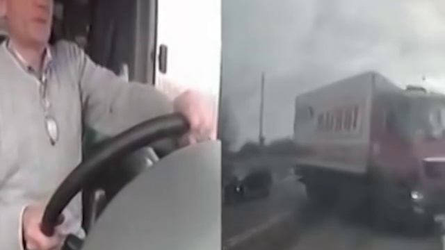 В интернете появилось видео столкновения двух автобусов и грузовика смотреть онлайн