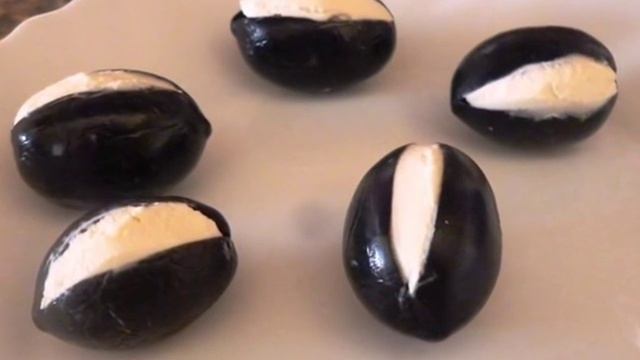 УКРАШЕНИЕ БЛЮД. ПИНГВИНЫ ИЗ ОЛИВОК смотреть онлайн