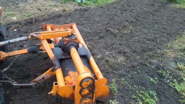 Фреза грунт в работе мини трактора TZ-4K-14, Обзор трактора, двигатель от легковушки 1.9 дизель!