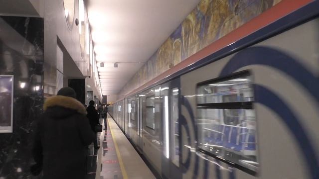 Метропоезд 81-765/766/767 Москва-2019 на станции метро Электрозаводская смотреть онлайн