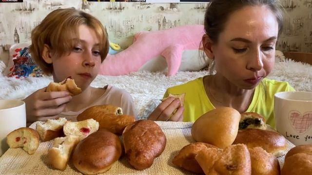 МУКБАНГ ПИРОЖКИ С МЯСОМ/КАРТОШКОЙ/БРУСНИКОЙ/ЯБЛОКАМИ/КАПУСТОЙ/ЯЙЦОМ
Отвечаем на вопросы/MUKBANG PIE смотреть онлайн