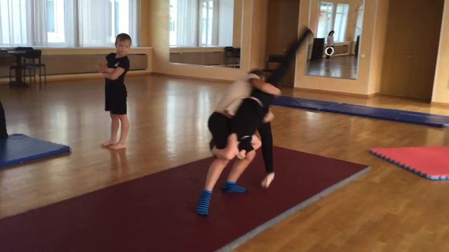 Цирк Браво Подольск тренировка. Колесо вдвоем сентябрь 2016г. смотреть онлайн