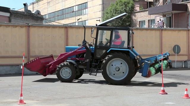 Обучение трактористов в Москве. Из чего состоит практическая часть экзамена смотреть онлайн