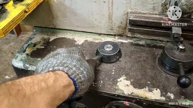 Шлифовка продольного суппорта резцедержателя токарного станка DLZ 500 на 3г71м и SFWR 630 смотреть онлайн