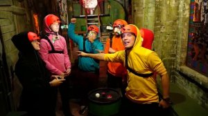 СТРАШНЫЙ AMONG US в реальной жизни! НАЙДИ ПРЕДАТЕЛЯ!