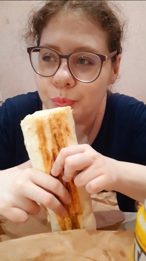 Мукбанг для этикетных/Шаурма Пеперони