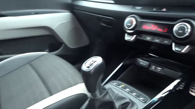 Kia Stonic FIRST EDITION ISG - FJ Chalke, Yeovil смотреть онлайн