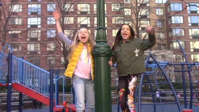 "Dancing in the Moonlight" - Olivia and Theodora смотреть онлайн