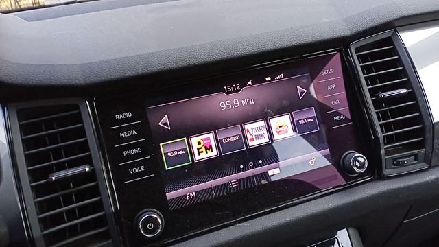 Skoda Kodiaq Active. ЛайфХак: как лучше закрепить магнитный держатель для смартфона. смотреть онлайн