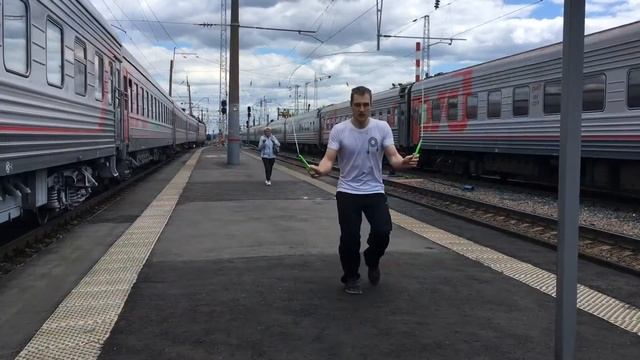 Чемпион России показал свое мастерство на перроне Пензы-I смотреть онлайн