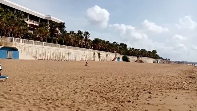 Пляж в поселке Чолаклы (Çolaklı) Сиде, Турция, октябрь 2020 года. смотреть онлайн