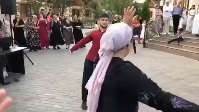 Джапар! Чеченец Красиво танцует смотреть онлайн