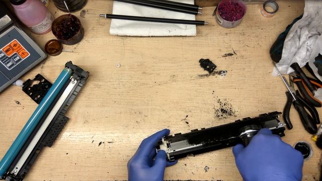 Инструкция: как заправить HP CF410A / X в 4K с комментарием // How to refill HP CF410A in 4K смотреть онлайн