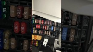 предохранитель прикуривателя на VW T6 California .