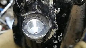 Audi S8 восстановление резьбы под штуцер прокачки в суппорте