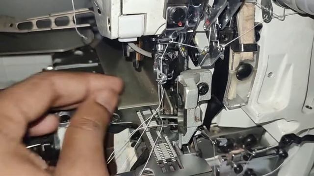Threading in overlock machine /overlock machine me dhaga dalne ka asan tarika #sewing #machine смотреть онлайн