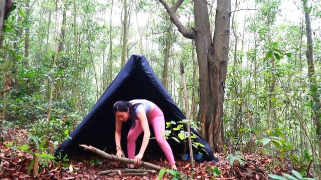 Jungle Life: How to use primitive spears to catch snakes in the forest - Survival In The Forest