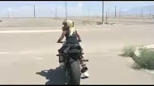а говорят девушки не умеют ездить на мото Мотоциклы и мотоциклисты Yamaha Ktm Honda Suzuki смотреть онлайн