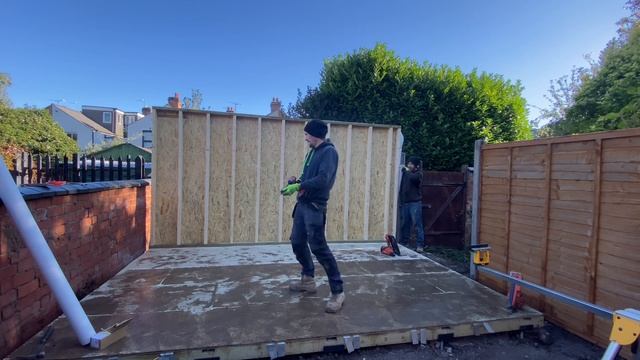 Garden room build. Walls and roof framework. смотреть онлайн