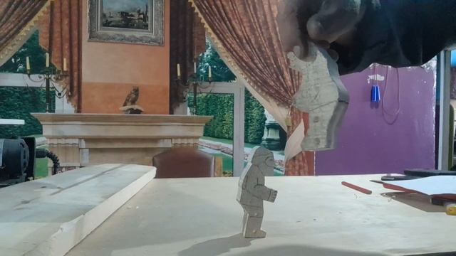 механическая игрушка , дед и мишка из дерева . смотреть онлайн