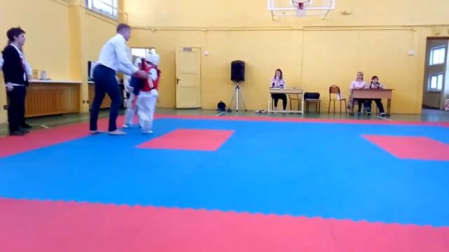 6/7 лет до 25 кг.Киокушинкай каратэ. смотреть онлайн