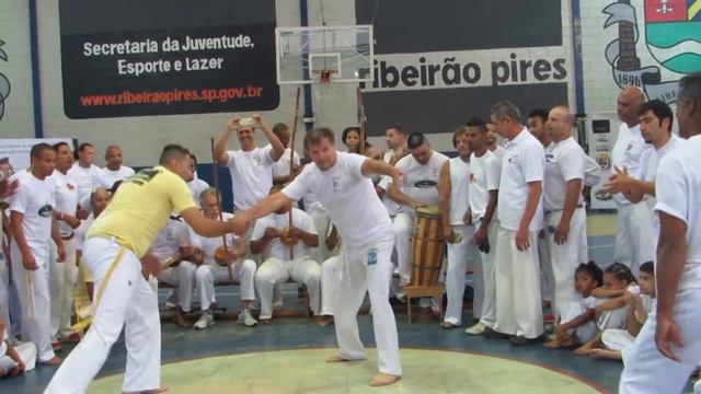 CAPOEIRA BENGUELA 37 ANOS - Mestre Badá Badanai Santo André 39 смотреть онлайн
