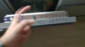 Посудомойка ELECTROLUX ESL94200LO зависла в режиме ECO. Не меняются программы мойки посуды