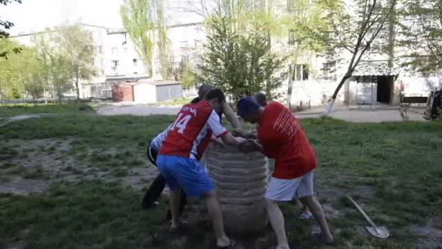 Субботник жильцов дома по ул. Варзару 9, Кишинев. смотреть онлайн