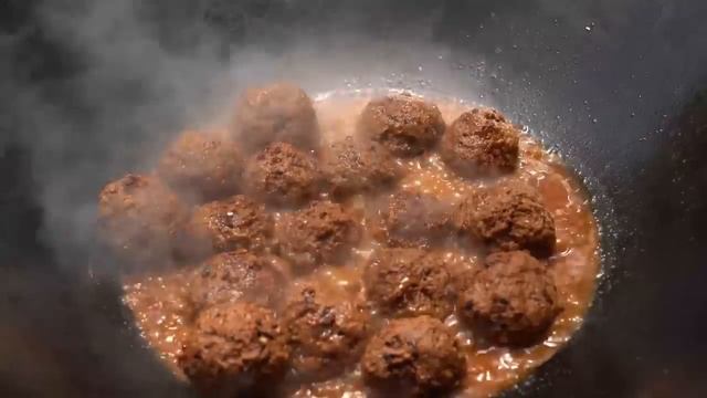 10斤牛肉，二弟做“花椒牛肉丸”，香辣Q彈，一口下去滿嘴爆汁！ 【鐵鍋視頻】 смотреть онлайн