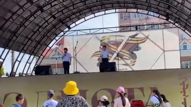 Данзан Эрднеев , Дима Мегмеров , Эвелина Лиджиева . Песня Мама- первое слово смотреть онлайн