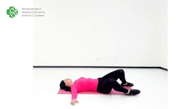 Лечебная физкультура при болезни Паркинсона (Цикл 1. Выполняем упражнения лежа)