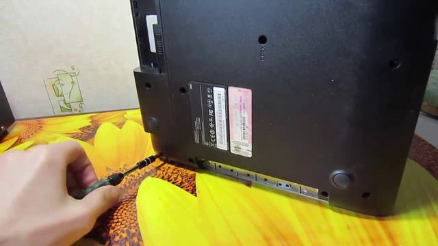 Laptop Disassembly Samsung Np300 Np300e7a 300E. Как разобрать ноутбук Np300