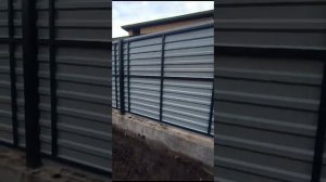 Забор из горизонтально проф листа, на ваше обозрение...