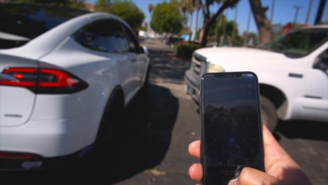 Does it REALLY WORK? Tesla Smart Summon Tesla - Model X смотреть онлайн