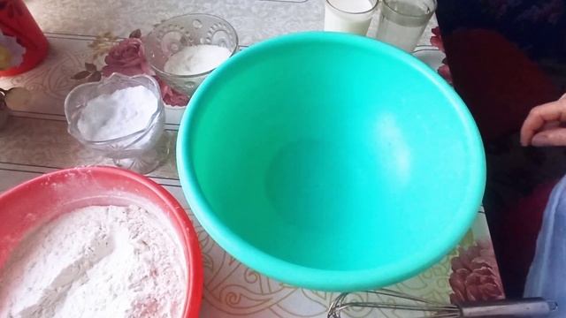 45.Спекла тертый пирог,хлеб и нажарила кабачковые оладьи смотреть онлайн