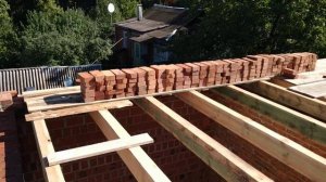 Монтаж балок потолочных с кирпичным поясом.