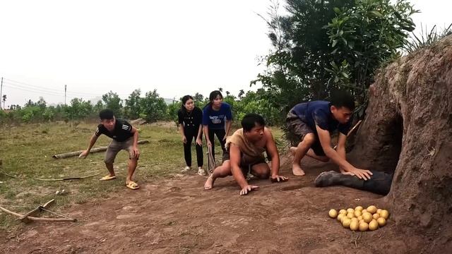 6 Brave hunter rescues a girl attacked by a giant python. смотреть онлайн