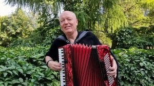 "Миллион алых роз". Аккордеонист Николай Засидкевич.