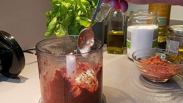 Чесночная паста, Томатно-Ореховая, Хумус | Деликатесные намазки с которыми вкусно всё | смотреть онлайн