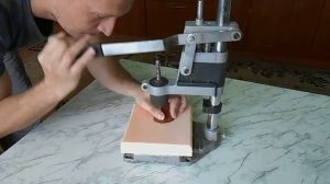 Станок для пробивания кожи. Моя приспособа