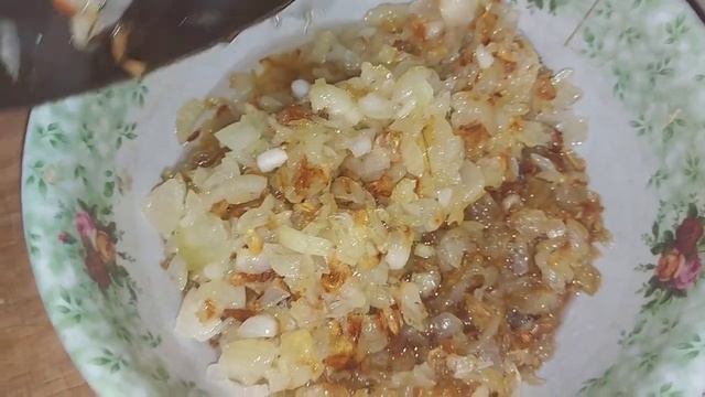 Пирожки из картофельного пюре с жареным луком. смотреть онлайн