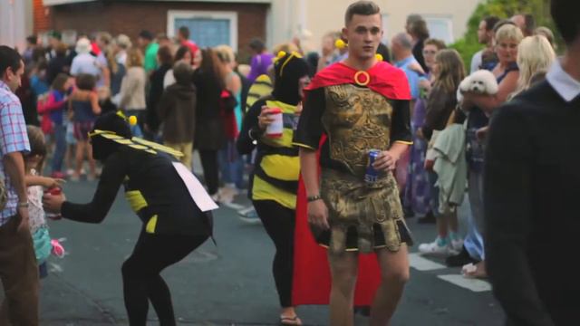 Famously Hastings - VISIT смотреть онлайн