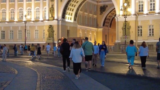 Part 4] Walking tour St. Petersburg - Evening Palace Square, Street musicians смотреть онлайн