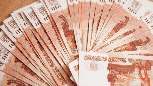 А меня ты предупредила, что твоя дочь ко мне уборщицей за зарплату едет? смотреть онлайн